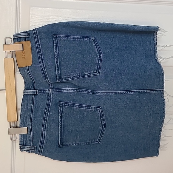 Mini skirt - Picture 2 of 3